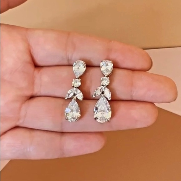 Bridal Earring Set *New in Box* - Picture 2 of 9